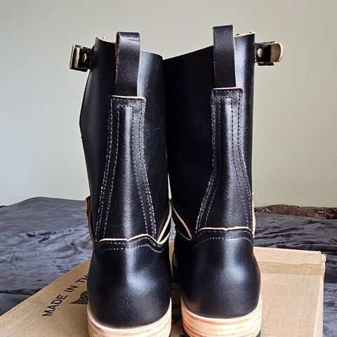 Nicks Pullman in Horween Black Waxed Flesh