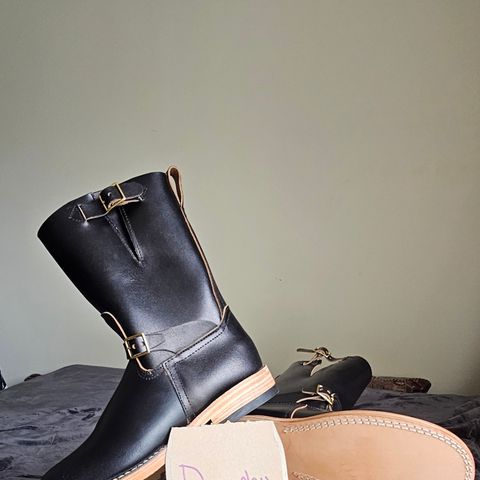 Nicks Pullman in Horween Black Waxed Flesh