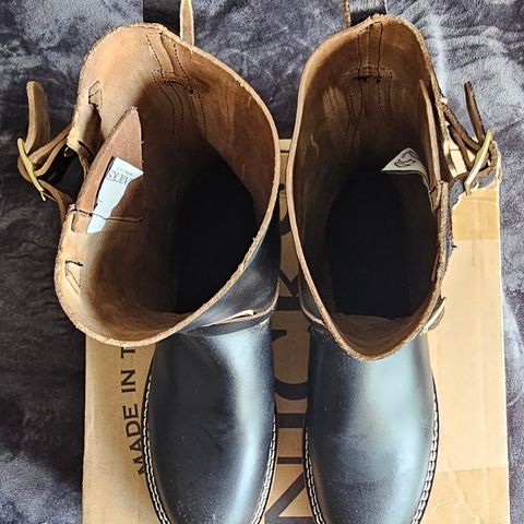 Nicks Pullman in Horween Black Waxed Flesh