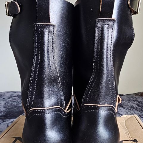 Nicks Pullman in Horween Black Waxed Flesh
