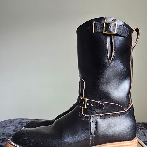 Nicks Pullman in Horween Black Waxed Flesh