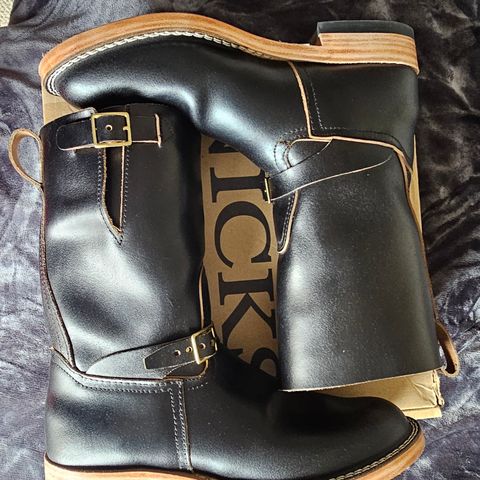 Nicks Pullman in Horween Black Waxed Flesh