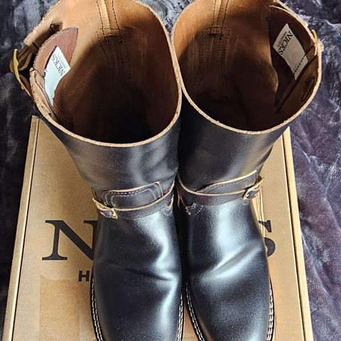 Nicks Pullman in Horween Black Waxed Flesh