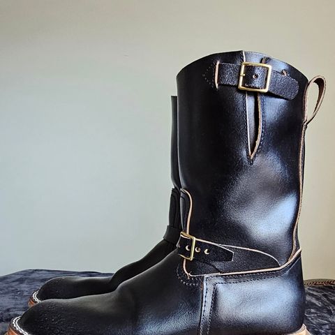 Nicks Pullman in Horween Black Waxed Flesh