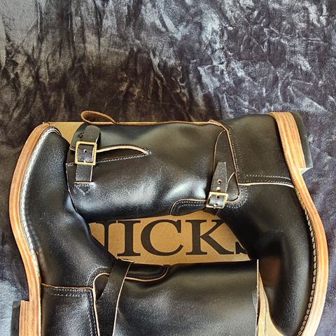 Nicks Pullman in Horween Black Waxed Flesh