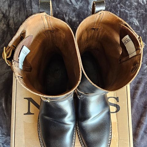 Nicks Pullman in Horween Black Waxed Flesh