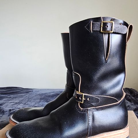 Nicks Pullman in Horween Black Waxed Flesh