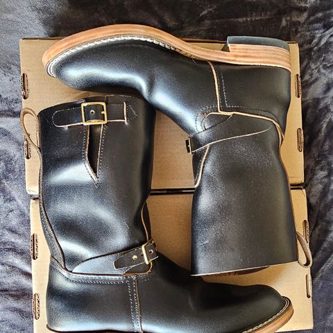 Nicks Pullman in Horween Black Waxed Flesh