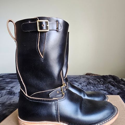 Nicks Pullman in Horween Black Waxed Flesh