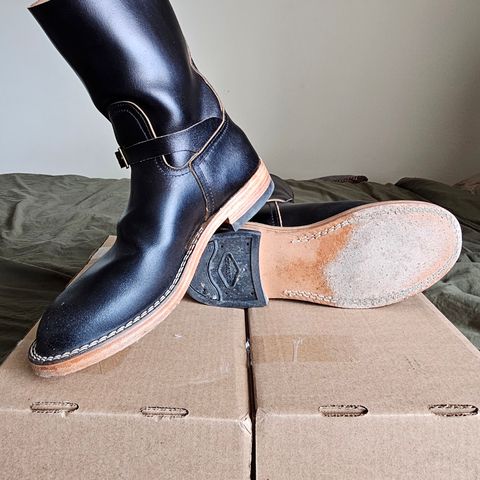 Nicks Pullman in Horween Black Waxed Flesh