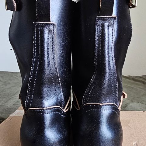 Nicks Pullman in Horween Black Waxed Flesh
