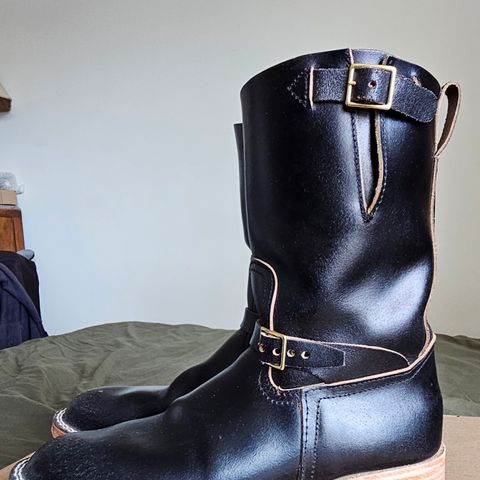 Nicks Pullman in Horween Black Waxed Flesh