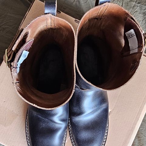Nicks Pullman in Horween Black Waxed Flesh