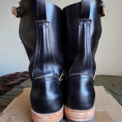 Nicks Pullman in Horween Black Waxed Flesh