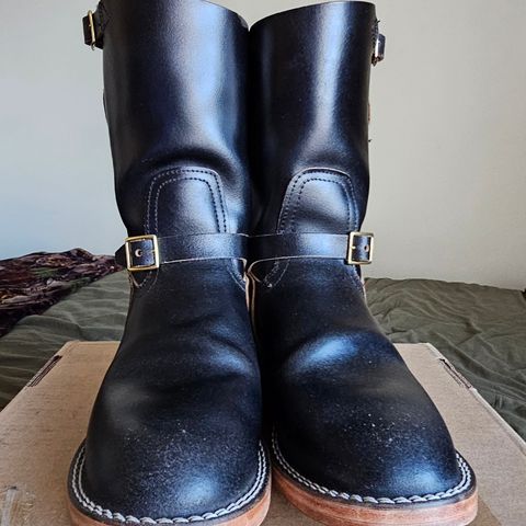 Nicks Pullman in Horween Black Waxed Flesh