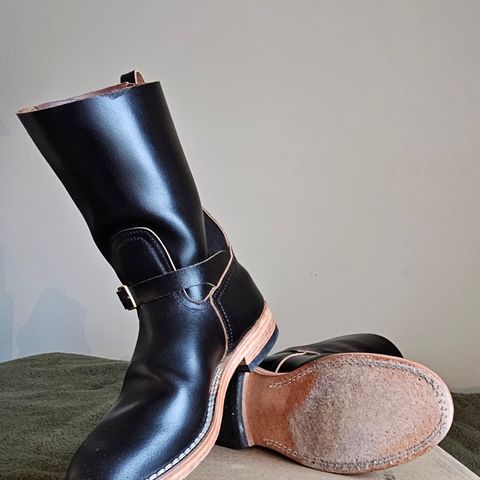 Nicks Pullman in Horween Black Waxed Flesh