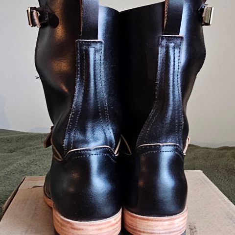 Nicks Pullman in Horween Black Waxed Flesh