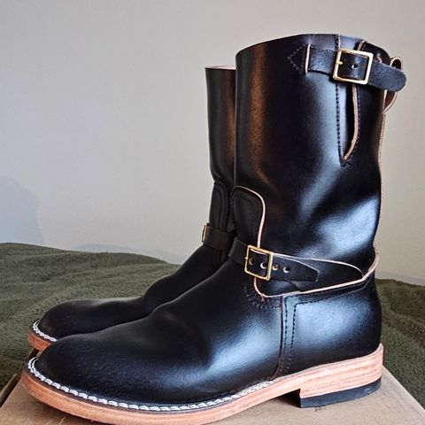 Nicks Pullman in Horween Black Waxed Flesh