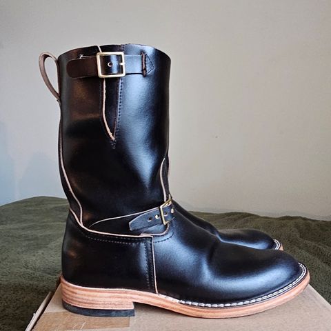 Nicks Pullman in Horween Black Waxed Flesh