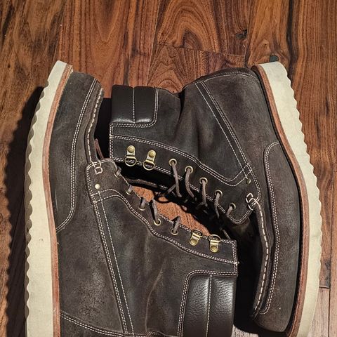 Grant Stone Field Boot in C.F. Stead Earth Waxy Commander Suede