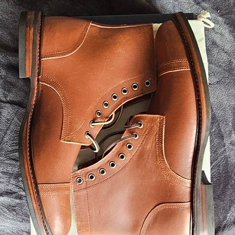 Oak Street Bootmakers Trench Boot in Tempesti Walnut Overdye Camello Asportabile