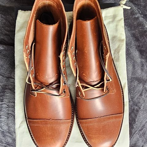 Oak Street Bootmakers Trench Boot in Tempesti Walnut Overdye Camello Asportabile