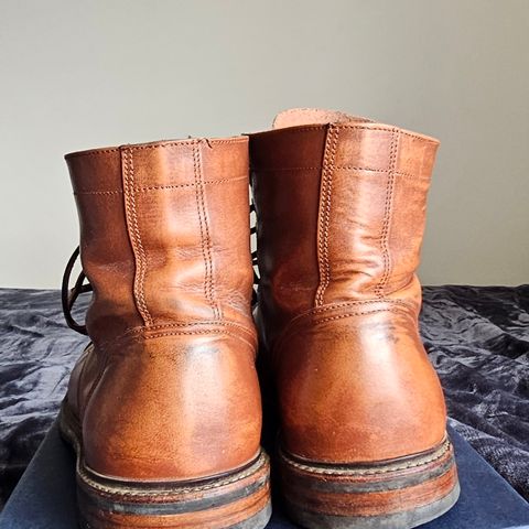 Oak Street Bootmakers Trench Boot in Tempesti Walnut Overdye Camello Asportabile