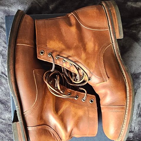 Oak Street Bootmakers Trench Boot in Tempesti Walnut Overdye Camello Asportabile