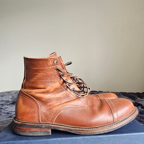 Oak Street Bootmakers Trench Boot in Tempesti Walnut Overdye Camello Asportabile