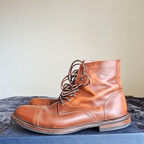 Oak Street Bootmakers Trench Boot in Tempesti Walnut Overdye Camello Asportabile