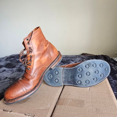 Oak Street Bootmakers Trench Boot in Tempesti Walnut Overdye Camello Asportabile