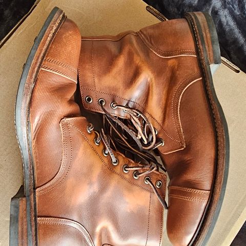 Oak Street Bootmakers Trench Boot in Tempesti Walnut Overdye Camello Asportabile
