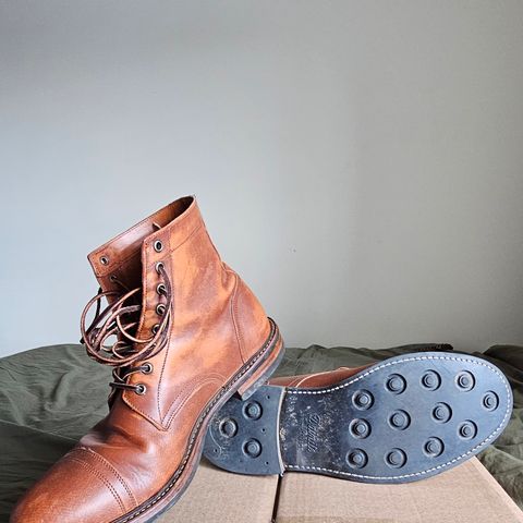 Oak Street Bootmakers Trench Boot in Tempesti Walnut Overdye Camello Asportabile