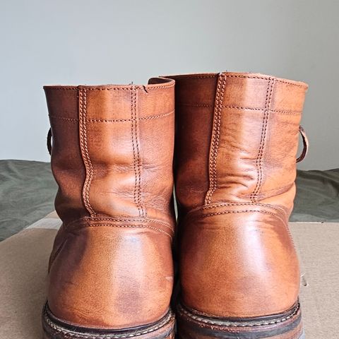 Oak Street Bootmakers Trench Boot in Tempesti Walnut Overdye Camello Asportabile