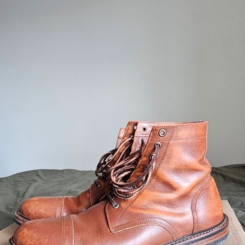 Oak Street Bootmakers Trench Boot in Tempesti Walnut Overdye Camello Asportabile