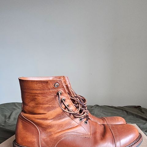 Oak Street Bootmakers Trench Boot in Tempesti Walnut Overdye Camello Asportabile