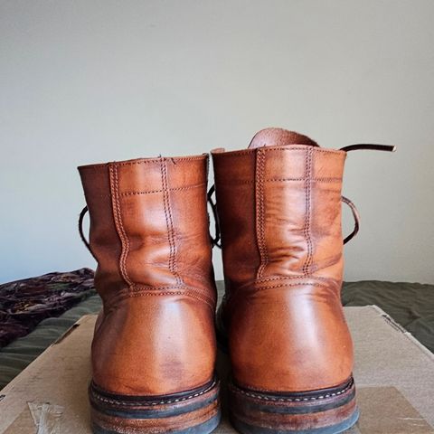 Oak Street Bootmakers Trench Boot in Tempesti Walnut Overdye Camello Asportabile