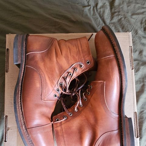 Oak Street Bootmakers Trench Boot in Tempesti Walnut Overdye Camello Asportabile