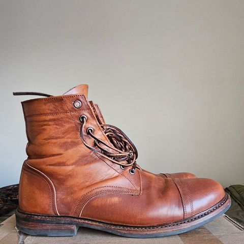 Oak Street Bootmakers Trench Boot in Tempesti Walnut Overdye Camello Asportabile
