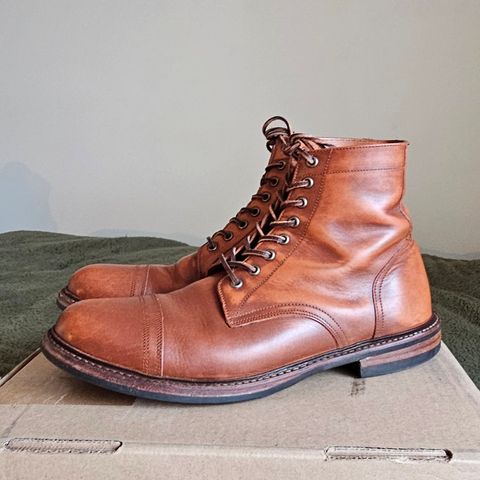 Oak Street Bootmakers Trench Boot in Tempesti Walnut Overdye Camello Asportabile