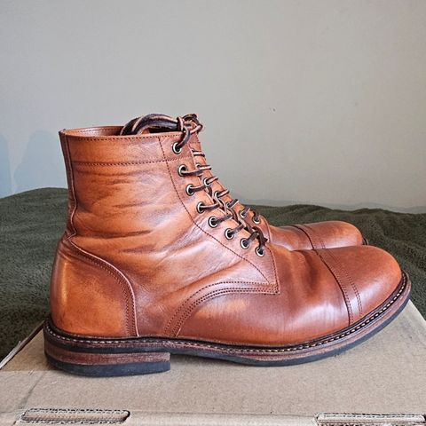 Oak Street Bootmakers Trench Boot in Tempesti Walnut Overdye Camello Asportabile