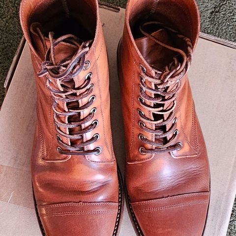 Oak Street Bootmakers Trench Boot in Tempesti Walnut Overdye Camello Asportabile