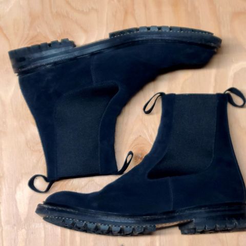 Tricker's Stephen Chelsea Boot in Zonta Oceano Castorino Suede
