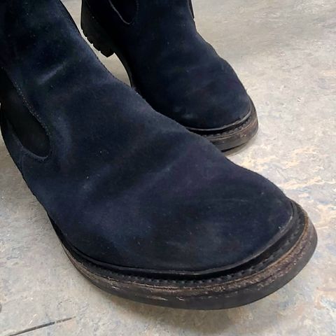 Tricker's Stephen Chelsea Boot in Zonta Oceano Castorino Suede