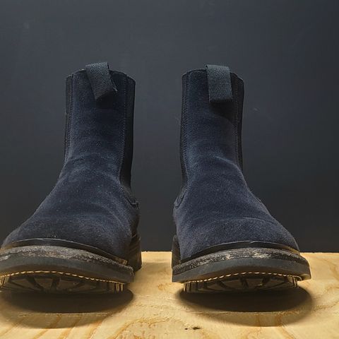 Tricker's Stephen Chelsea Boot in Zonta Oceano Castorino Suede