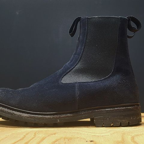 Tricker's Stephen Chelsea Boot in Zonta Oceano Castorino Suede