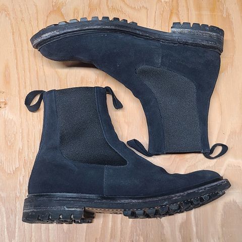 Tricker's Stephen Chelsea Boot in Zonta Oceano Castorino Suede