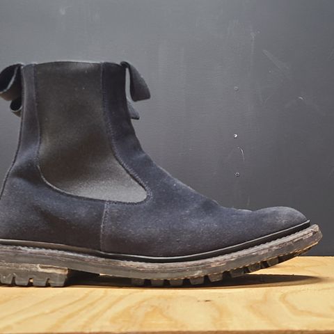 Tricker's Stephen Chelsea Boot in Zonta Oceano Castorino Suede