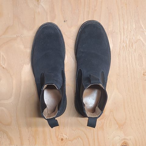 Tricker's Stephen Chelsea Boot in Zonta Oceano Castorino Suede
