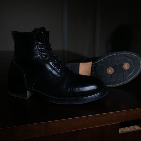 Caswell Garrett in Maryam Black TPR Horsebutt